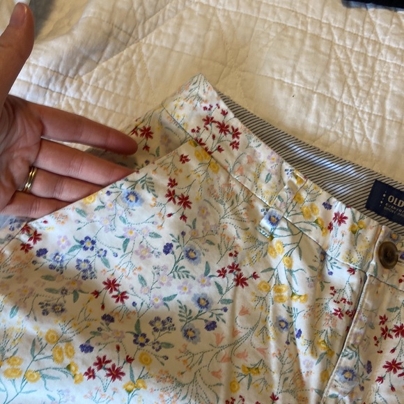 Old Navy Floral Shorts - Picture 3 of 7